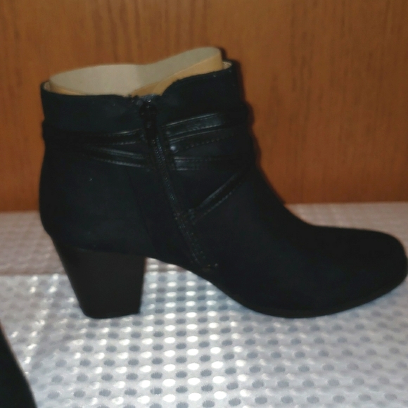 SOLD NWT LIFE STRIDE VELOCITY 2.0 JEZEBEL Straps Booties in Size 9.5 M - Picture 3 of 10